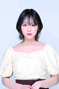 三田麻央 300×200