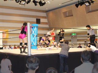 女子プロレス会場